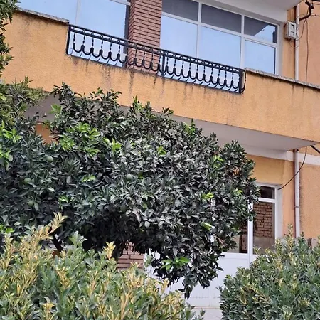 Yellow House Durrës
